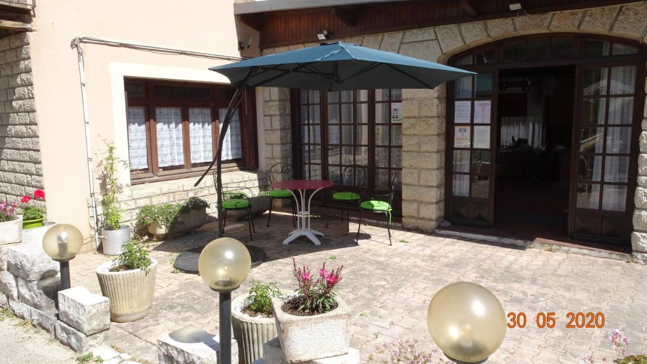 Bed and Breakfast Au Pont De La Gineze Barjac  Екстер'єр фото