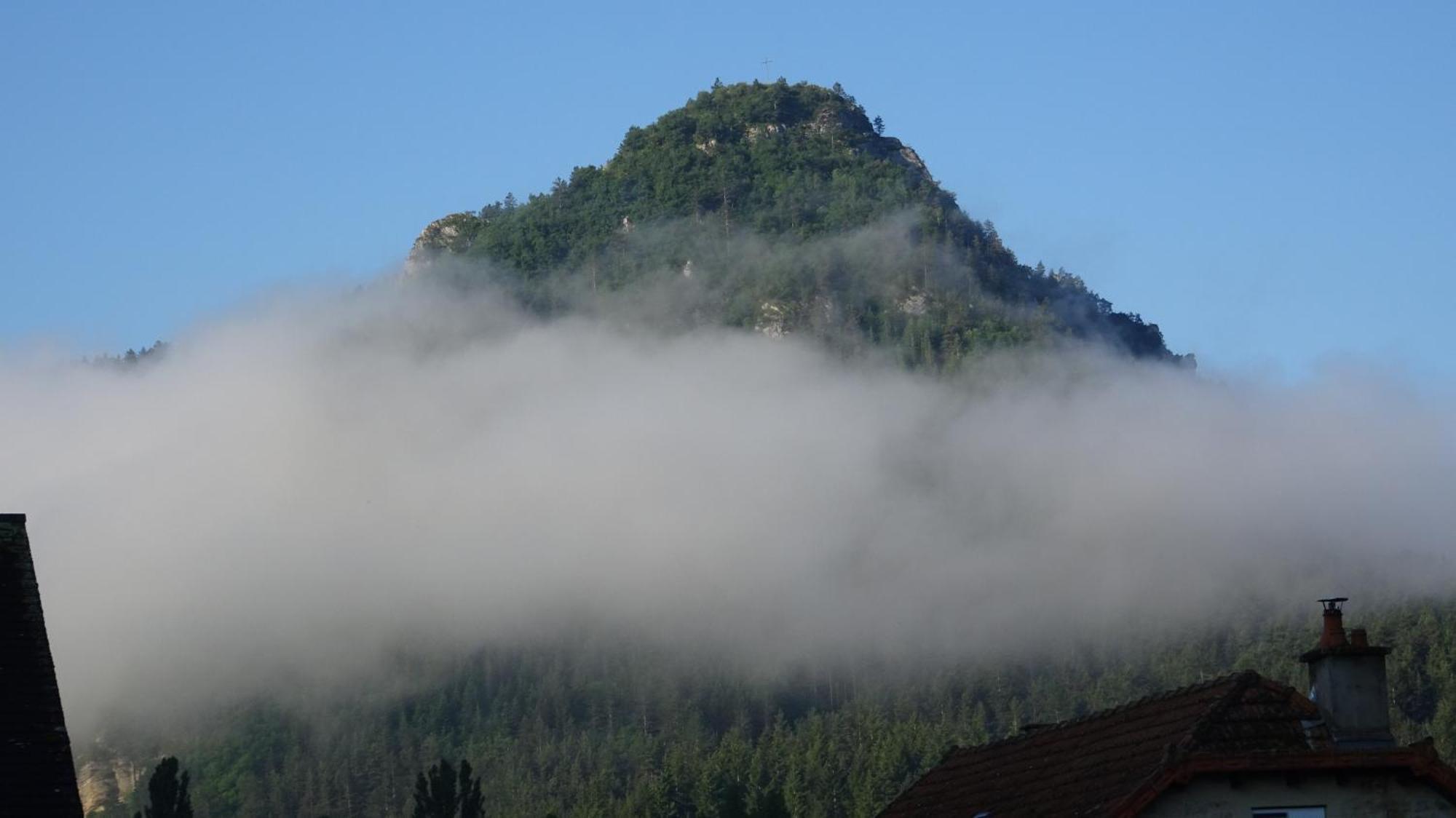 Bed and Breakfast Au Pont De La Gineze Barjac  Екстер'єр фото